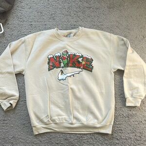 Gildan Beige Graphic Sweatshirt